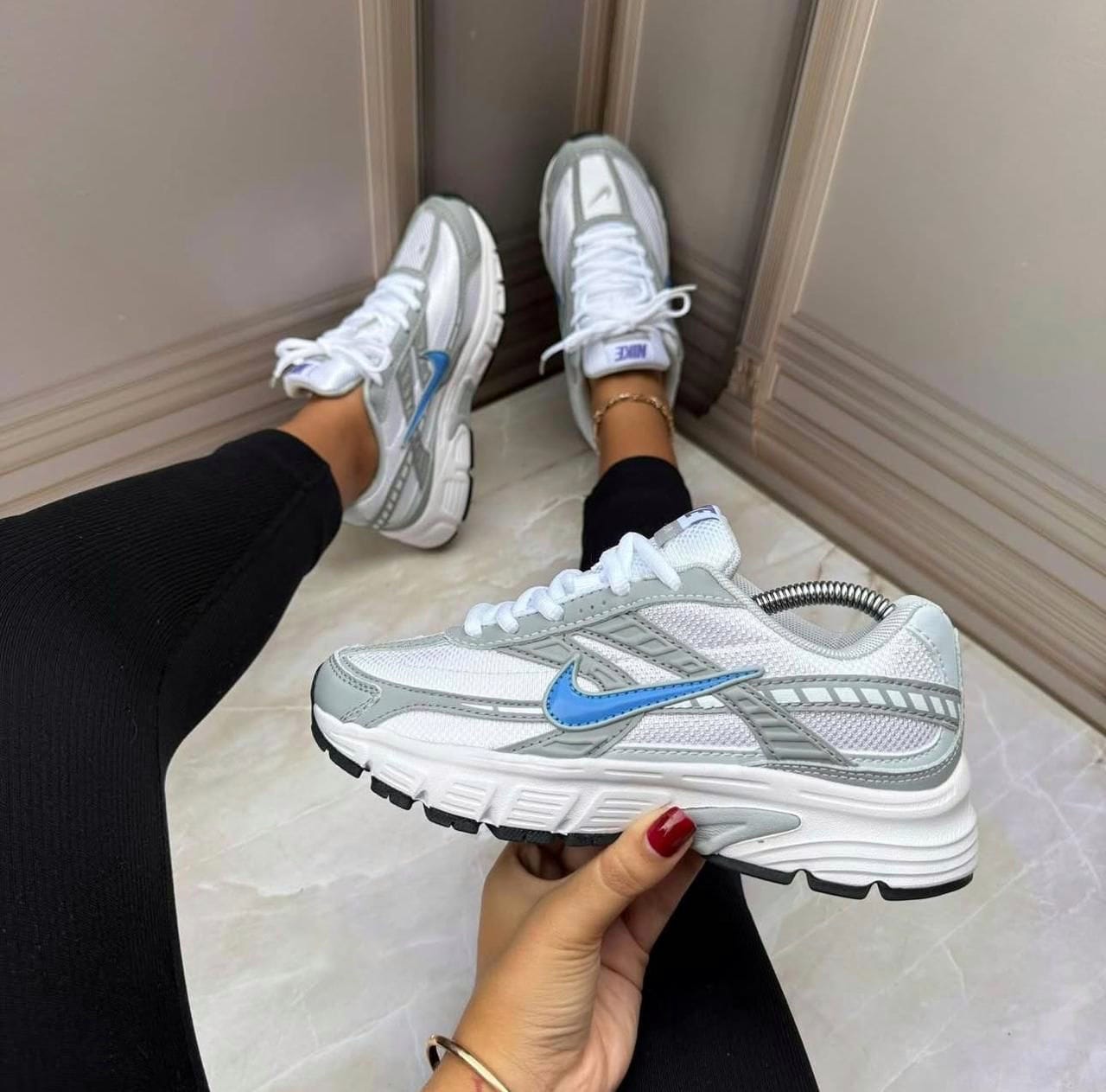 BELLOS NIKE INITIATOR Mt Gris Chulo Azul
